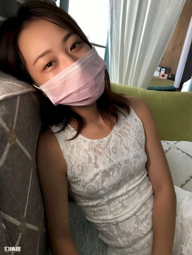 美女和帅哥强吻脱身在房间